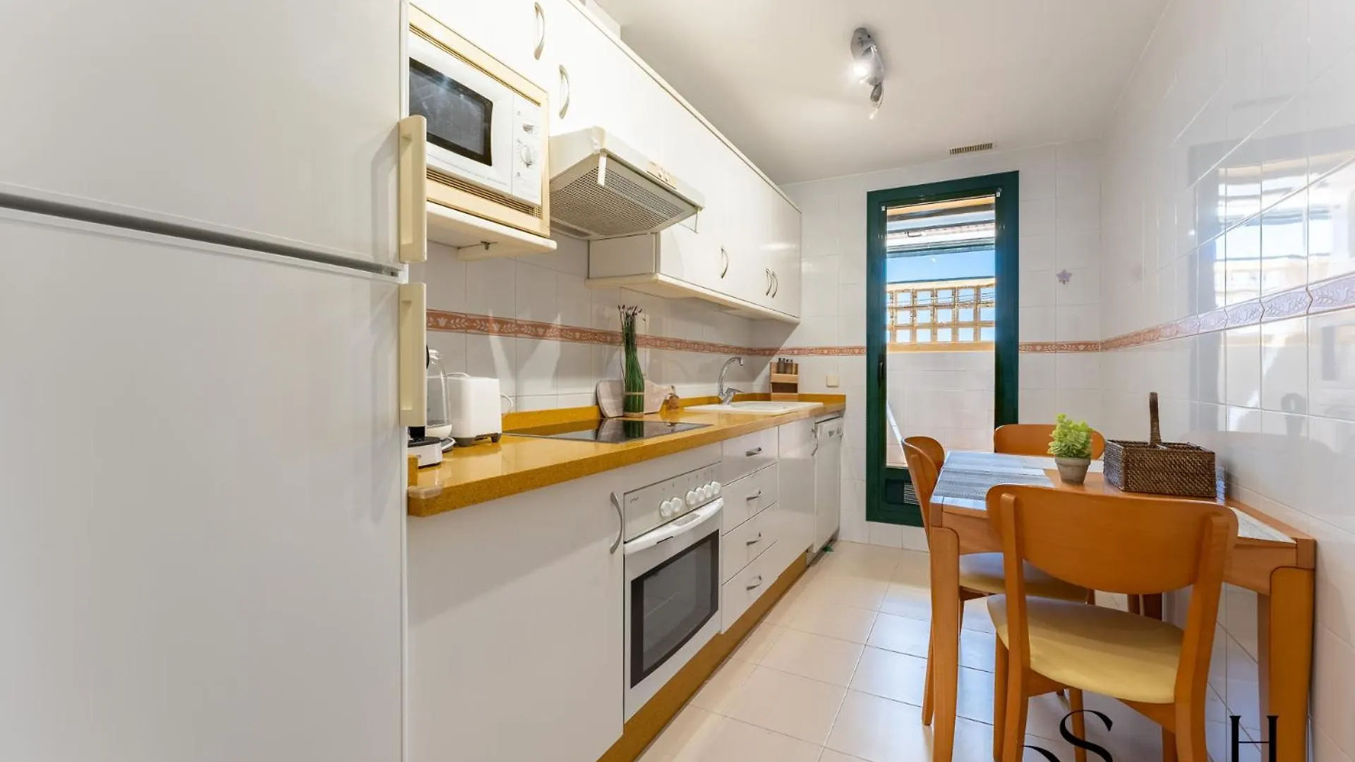 Terrace Of Paradise, 2 Bed 2 Bath, Parking, Pool Benalmádena Apartment