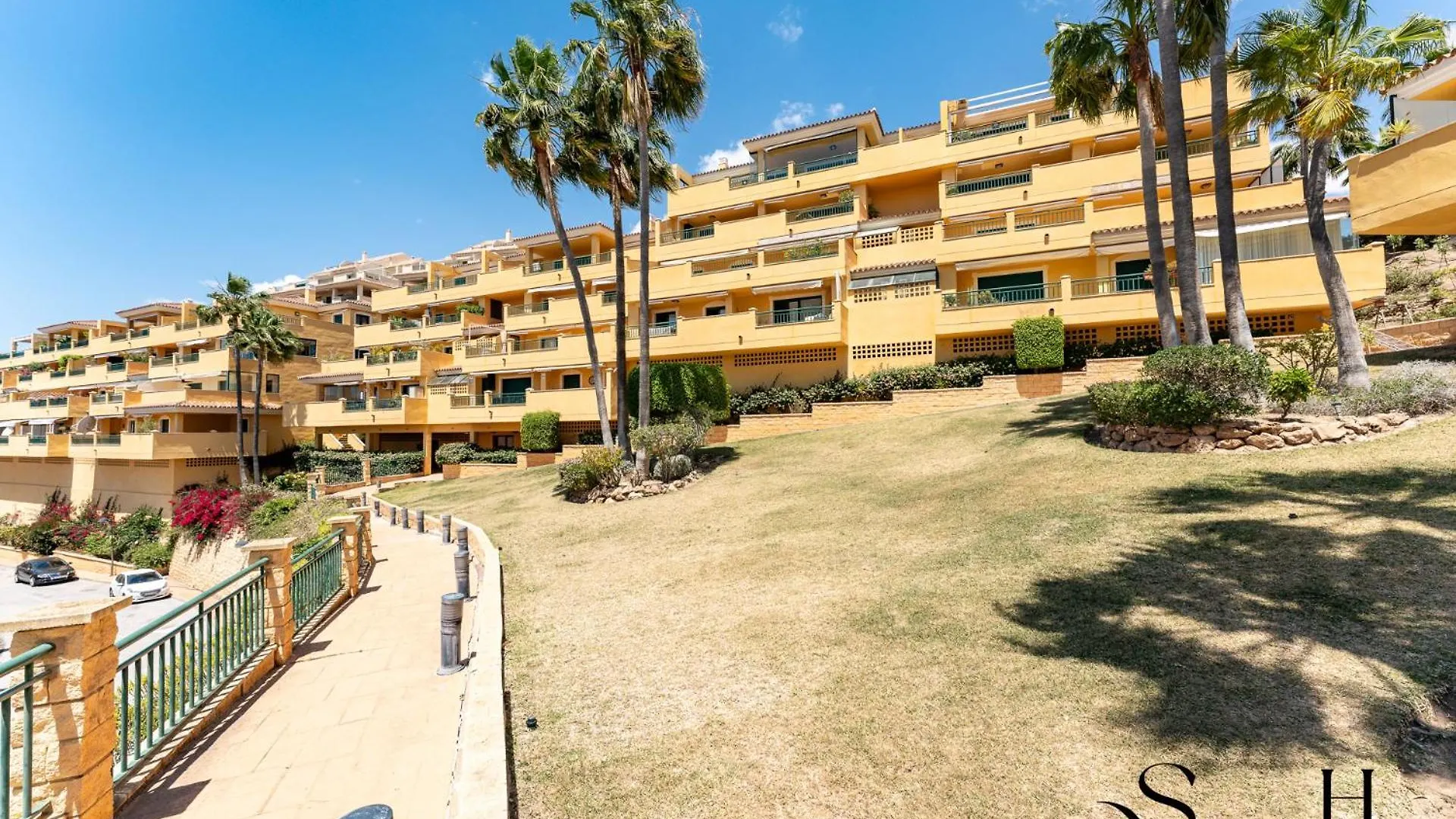 Terrace Of Paradise, 2 Bed 2 Bath, Parking, Pool Benalmádena